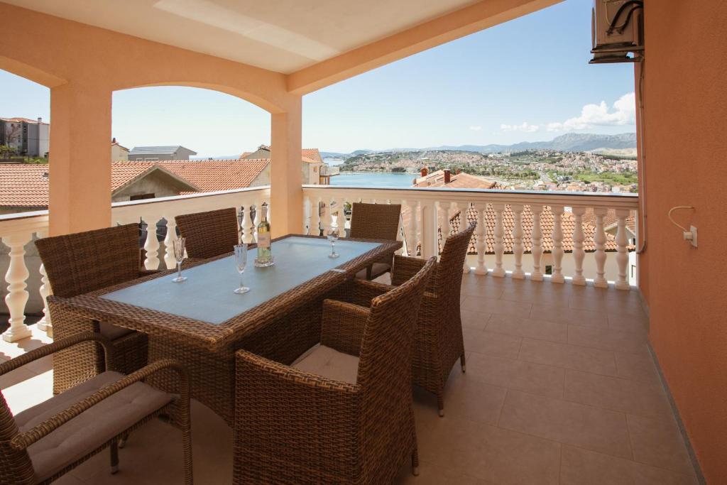 a porch with a table and chairs on a balcony at Plava Adria Podstrana in Podstrana