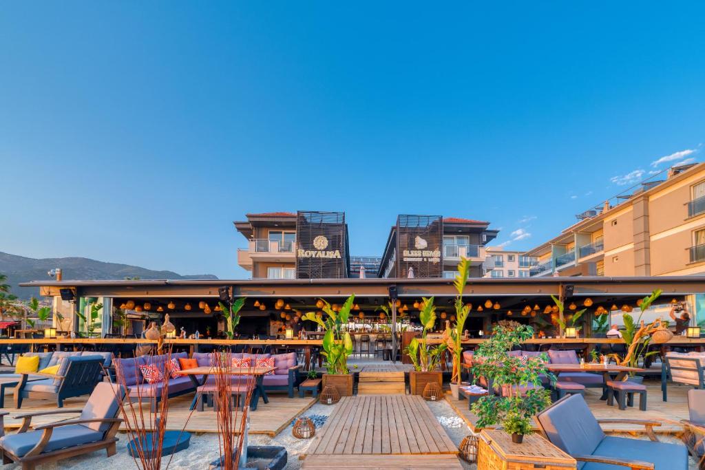 Un restaurant sau alt loc unde se poate mânca la Royalisa Palmiye Beach Hotel Adult Only