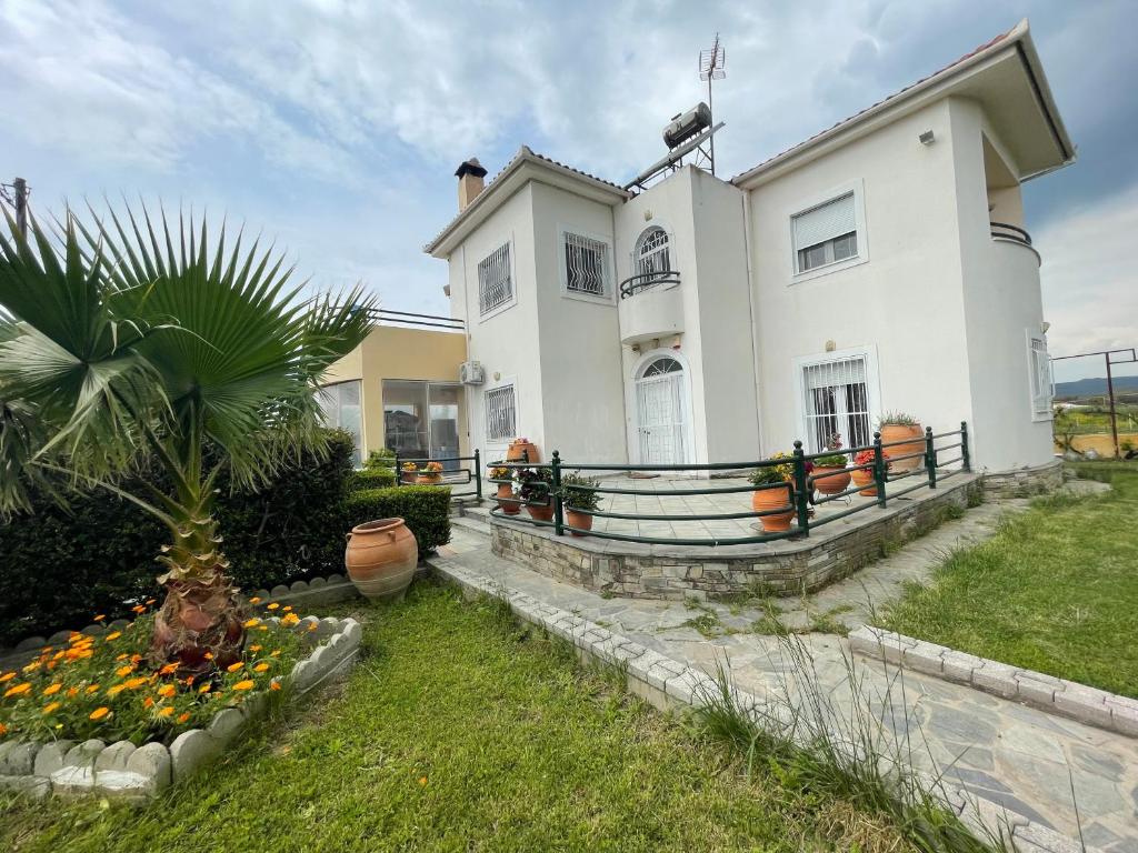 Seaside apartment with private garden - Housity