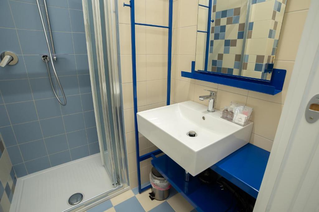 Koupelna v ubytování EDEN CONERO Camere Numana Centro