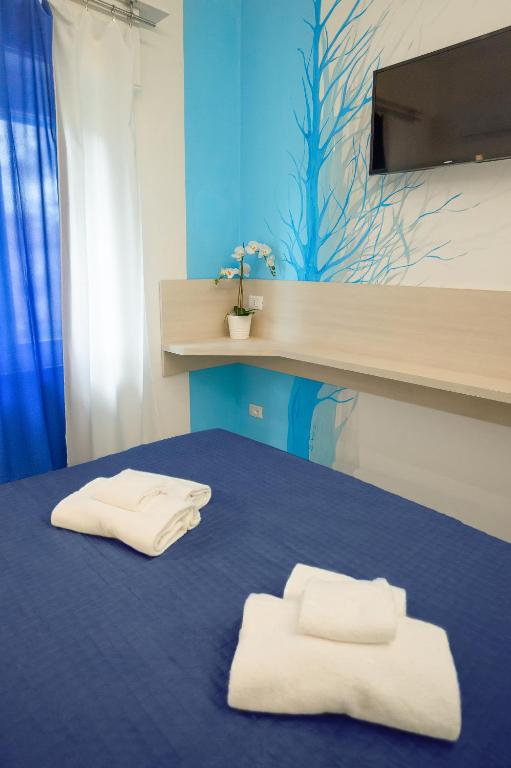 Postel nebo postele na pokoji v ubytování EDEN CONERO Camere Numana Centro