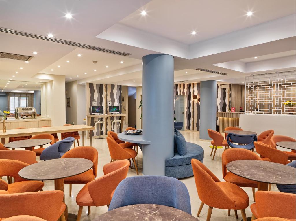 Χώρος καθιστικού στο Phidias Piraeus Hotel