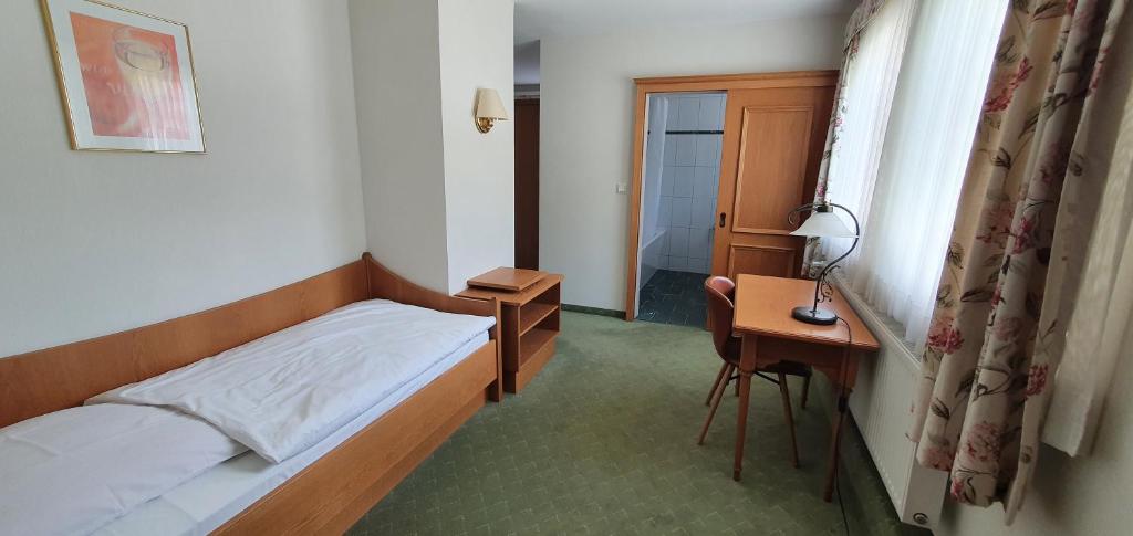 Postel nebo postele na pokoji v ubytování Hotel Schön