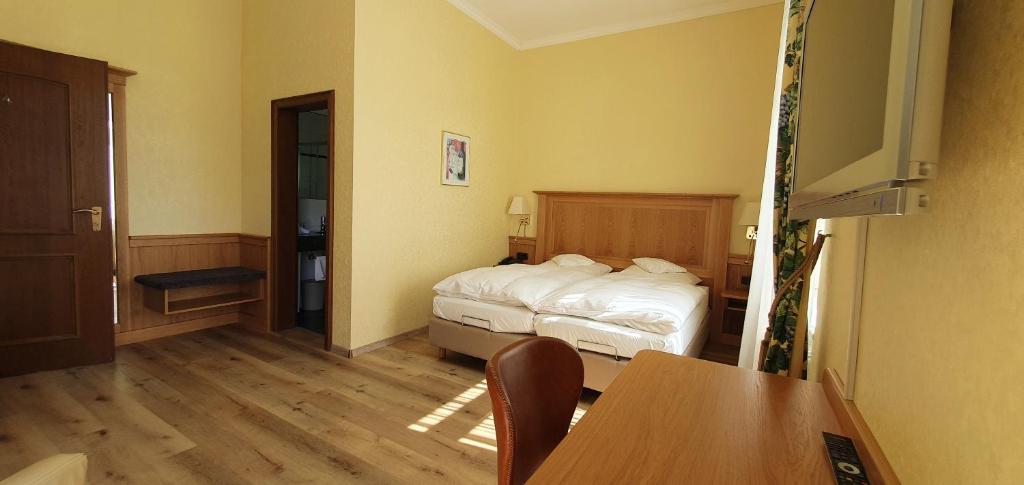 Postel nebo postele na pokoji v ubytování Hotel Schön