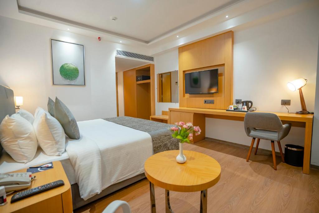 Zip By Spree Hotels Chakan, Pune - Cuarto King