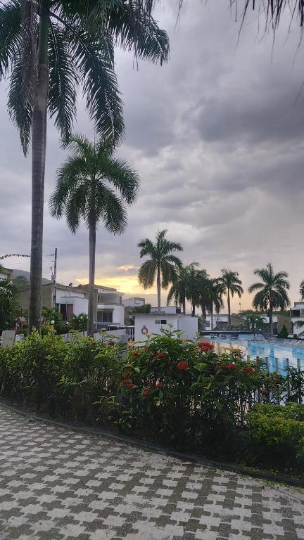 Cabaña con jacuzzi, sauna y piscinas