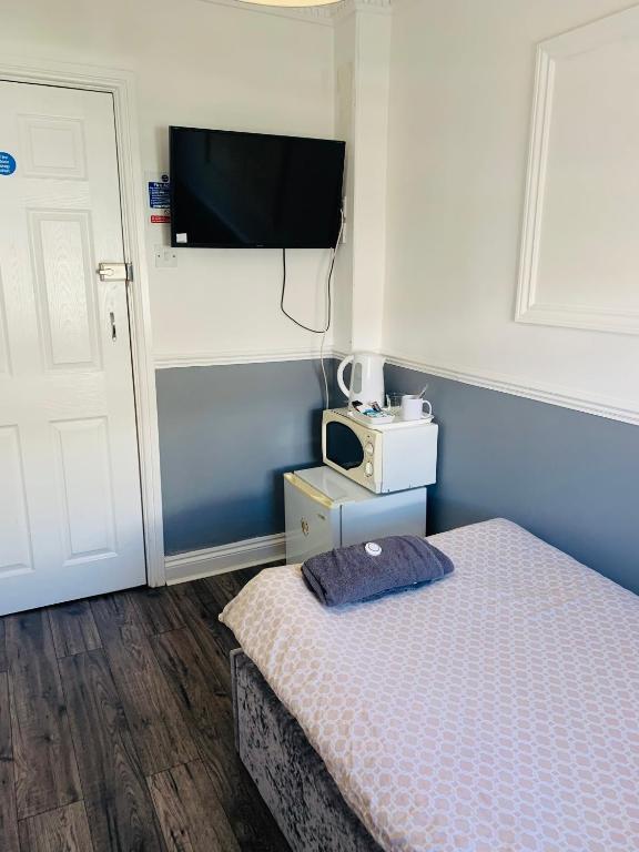 Circle Guest House Bed Only - Single Room With Shower