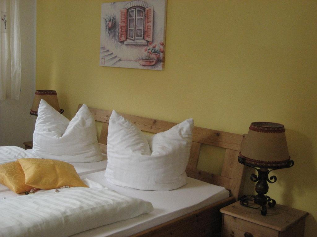 Postel nebo postele na pokoji v ubytování Altstadthotel Schex