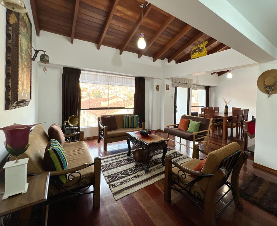 a living room with couches and a table at Apartamento La Cusqueñita in Cusco