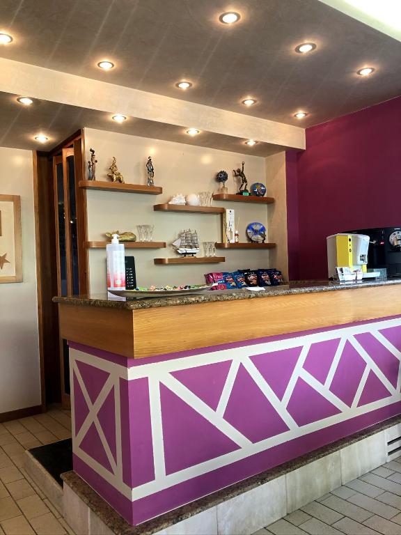 Příslušenství pro přípravu čaje a kávy v ubytování Hotel del Falco