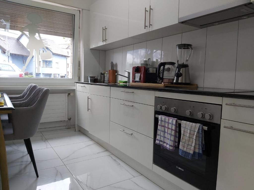 Kuchyň nebo kuchyňský kout v ubytování Royal Apartment 02