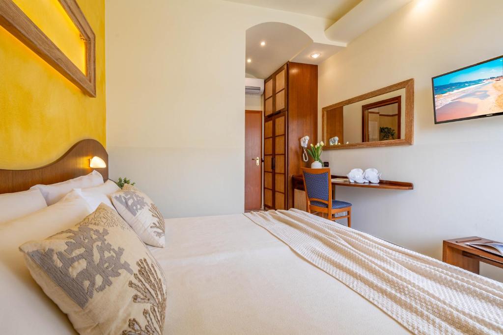 Postel nebo postele na pokoji v ubytování Hotel Smeraldo