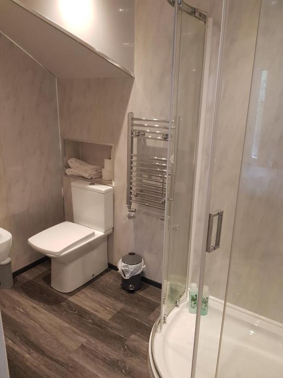 Koupelna v ubytování Highfields Living - All Rooms Ensuite- Free Wifi- Free Local Parking