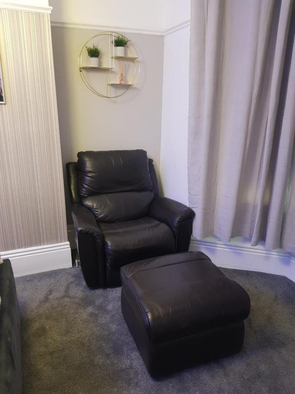Posezení v ubytování Highfields Living - All Rooms Ensuite- Free Wifi- Free Local Parking