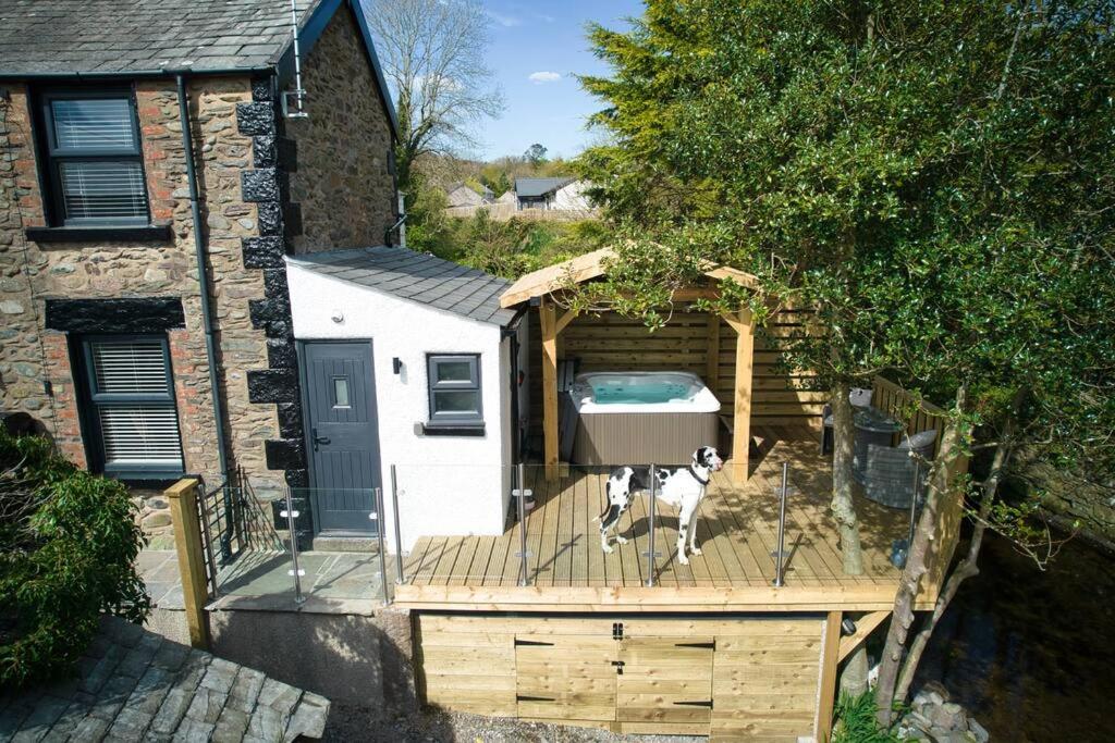 Gallery image of Luxurious Cottage with hot tub, Lake District in Duddon