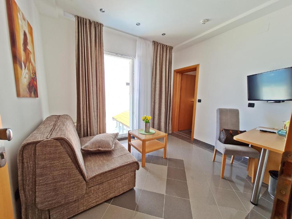 TV a/nebo společenská místnost v ubytování Hotel Sunce