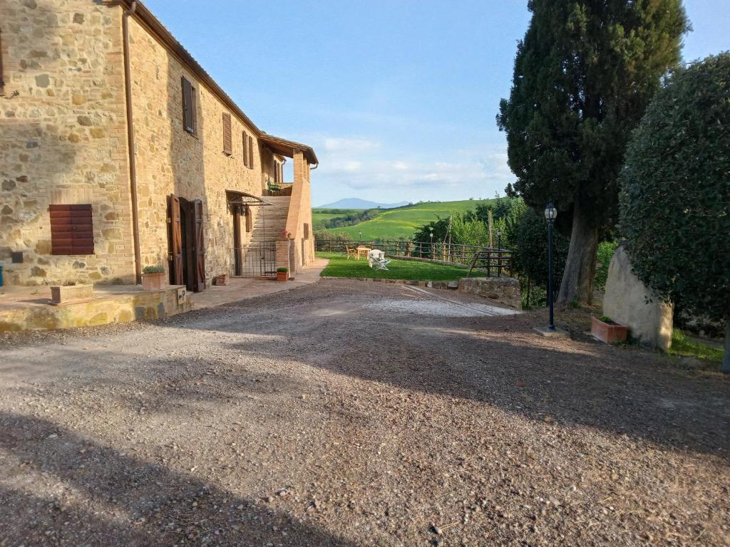 an empty road in front of a building at Agriturismo Collesassi in Montalcino