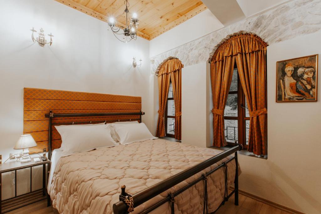 Uma cama ou camas num quarto em Hotel SS KEKEZI