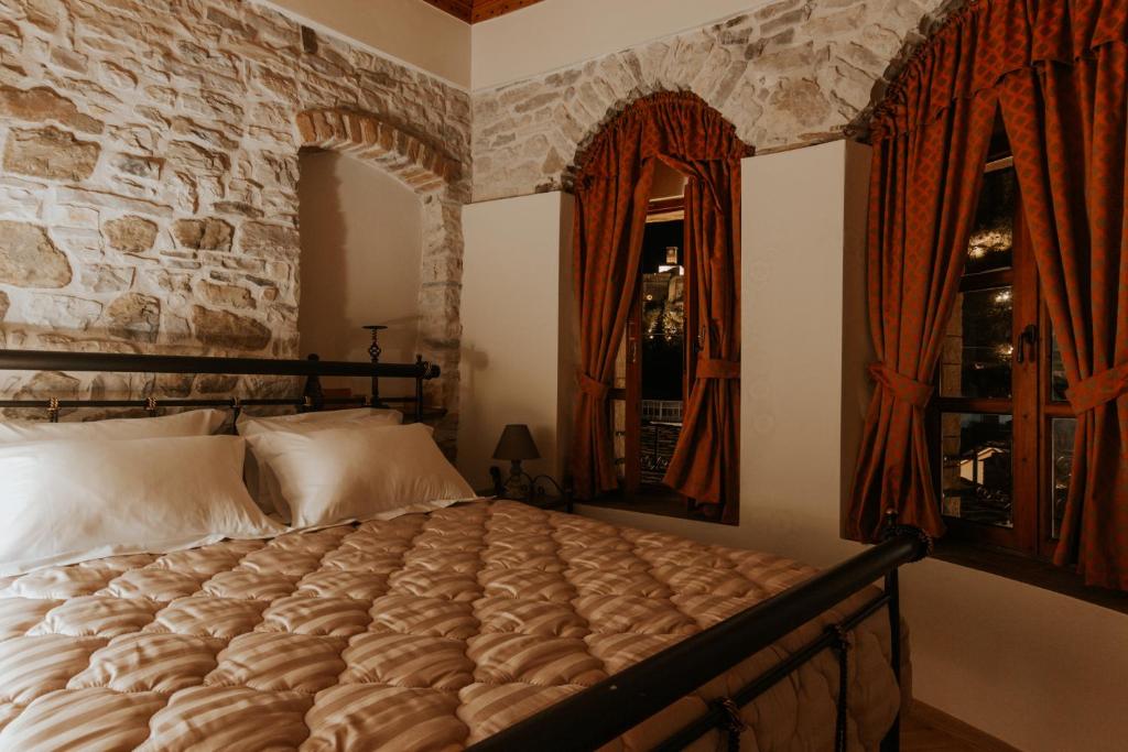 Uma cama ou camas num quarto em Hotel SS KEKEZI