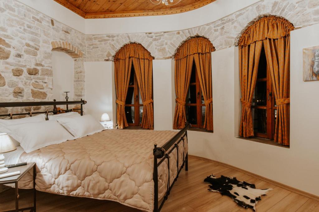 Uma cama ou camas num quarto em Hotel SS KEKEZI
