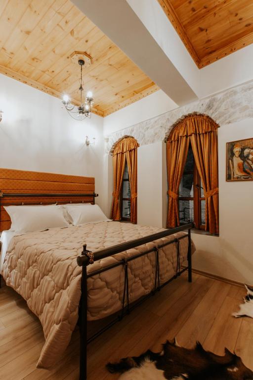 Uma cama ou camas num quarto em Hotel SS KEKEZI