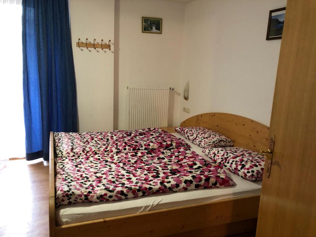 Postel nebo postele na pokoji v ubytování Gasthof Hohenbichl