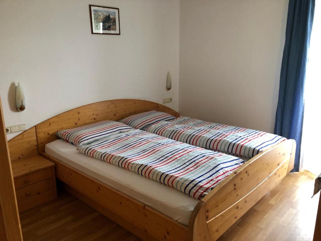 Postel nebo postele na pokoji v ubytování Gasthof Hohenbichl