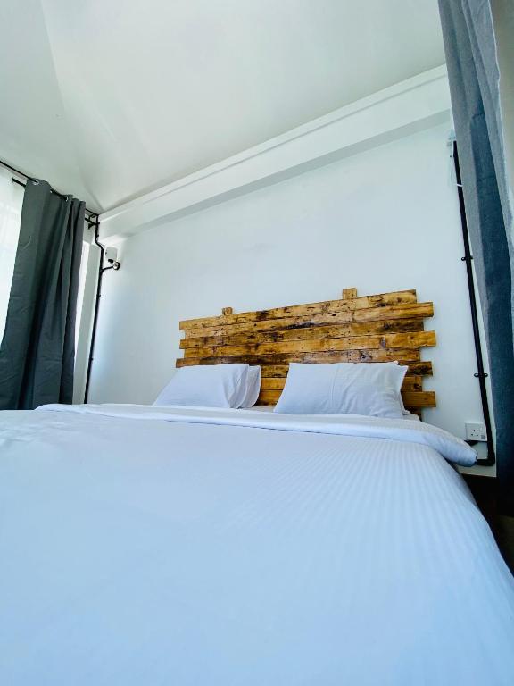 Postel nebo postele na pokoji v ubytování Hiraeth island home