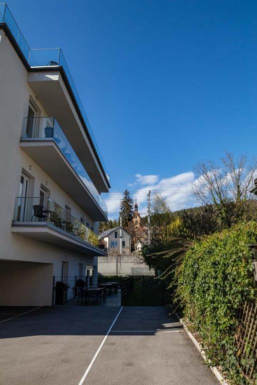 Budova, kde se aparthotel nachází