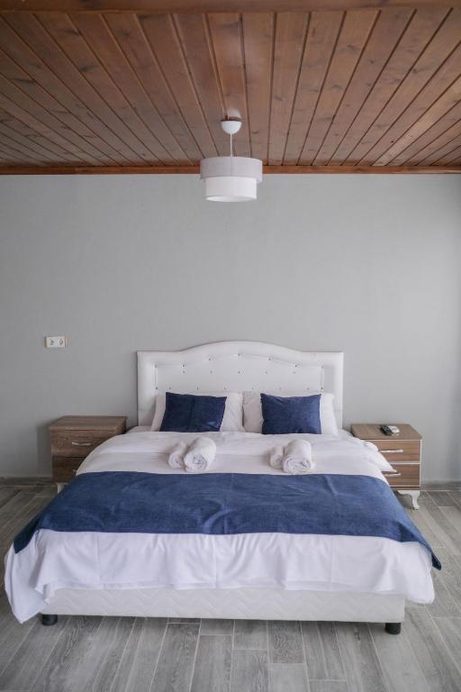 Postel nebo postele na pokoji v ubytování Assos No9 Hotel