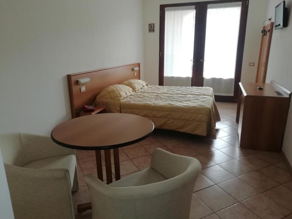 Postel nebo postele na pokoji v ubytování Albergo Breglia