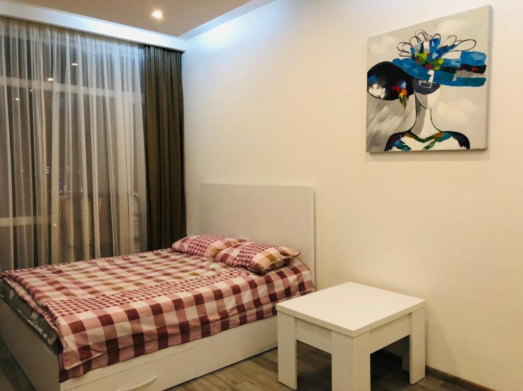Cama ou camas em um quarto em Studio on Pirosmani