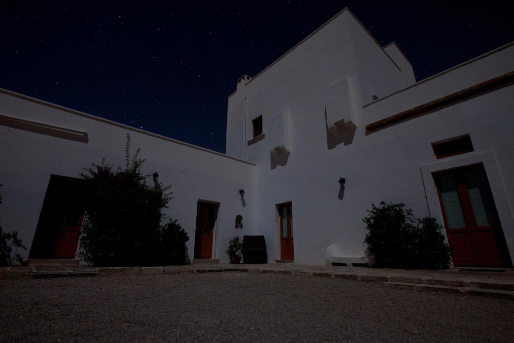a white building at night with a starry sky at Masseria Fachechi in Nardò