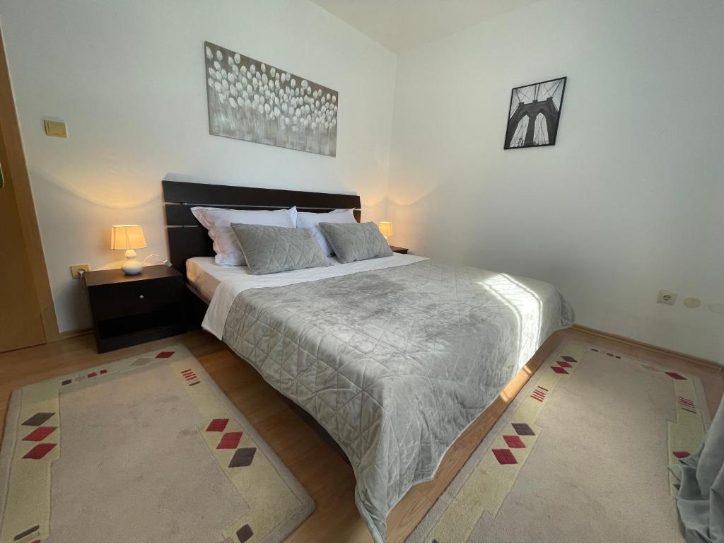 Posteľ alebo postele v izbe v ubytovaní Apartment LaDoNi - #new#big#spacious#large garden