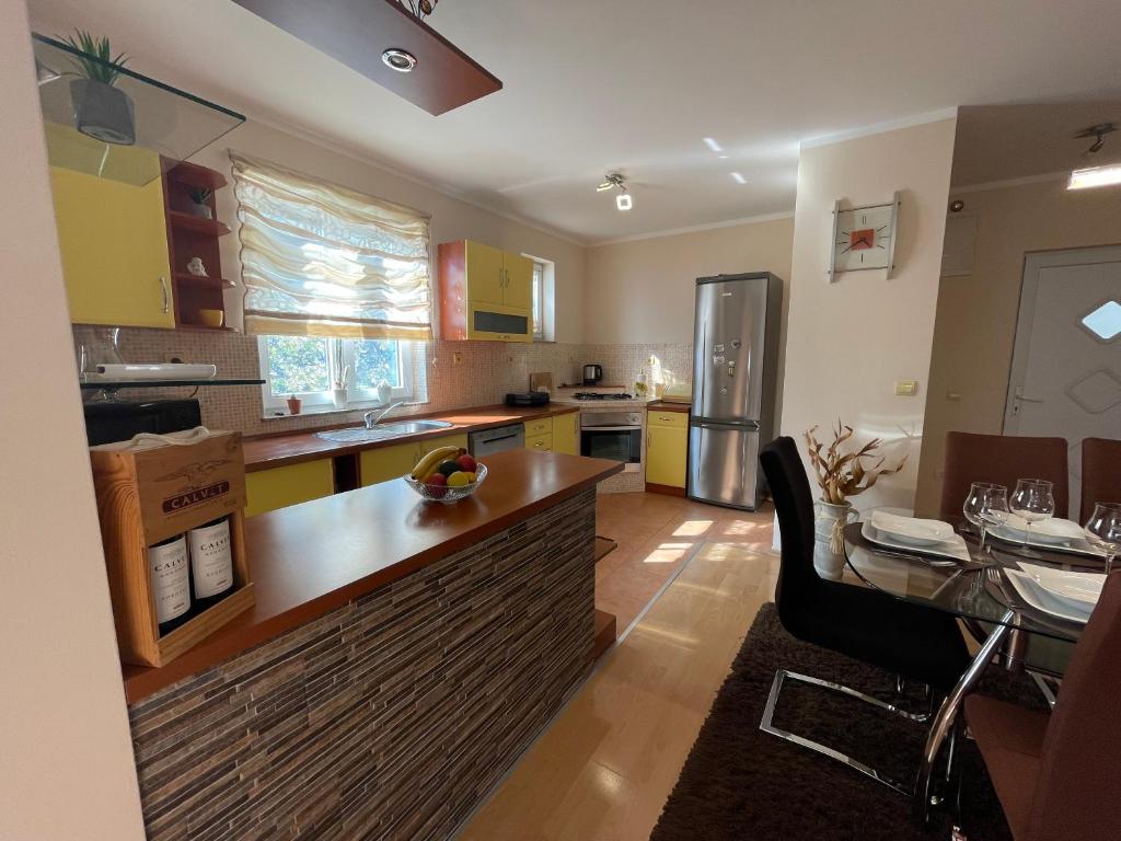 Kuchyňa alebo kuchynka v ubytovaní Apartment LaDoNi - #new#big#spacious#large garden