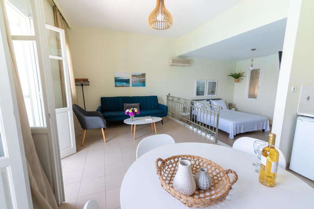 Voodi või voodid majutusasutuse Hotel Omirikon toas