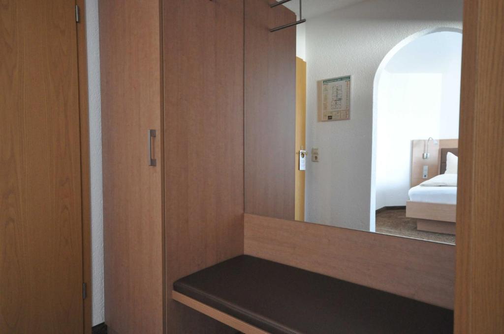 Postel nebo postele na pokoji v ubytování Hotel-Pension-Jasmin