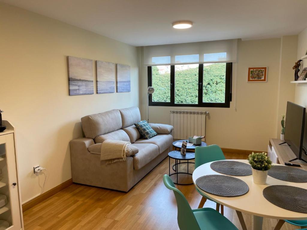 Vivienda turística Las Cigüeñas con parking - Apartamento De Un Dormitorio