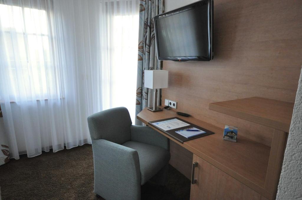 TV a/nebo společenská místnost v ubytování Hotel-Pension-Jasmin