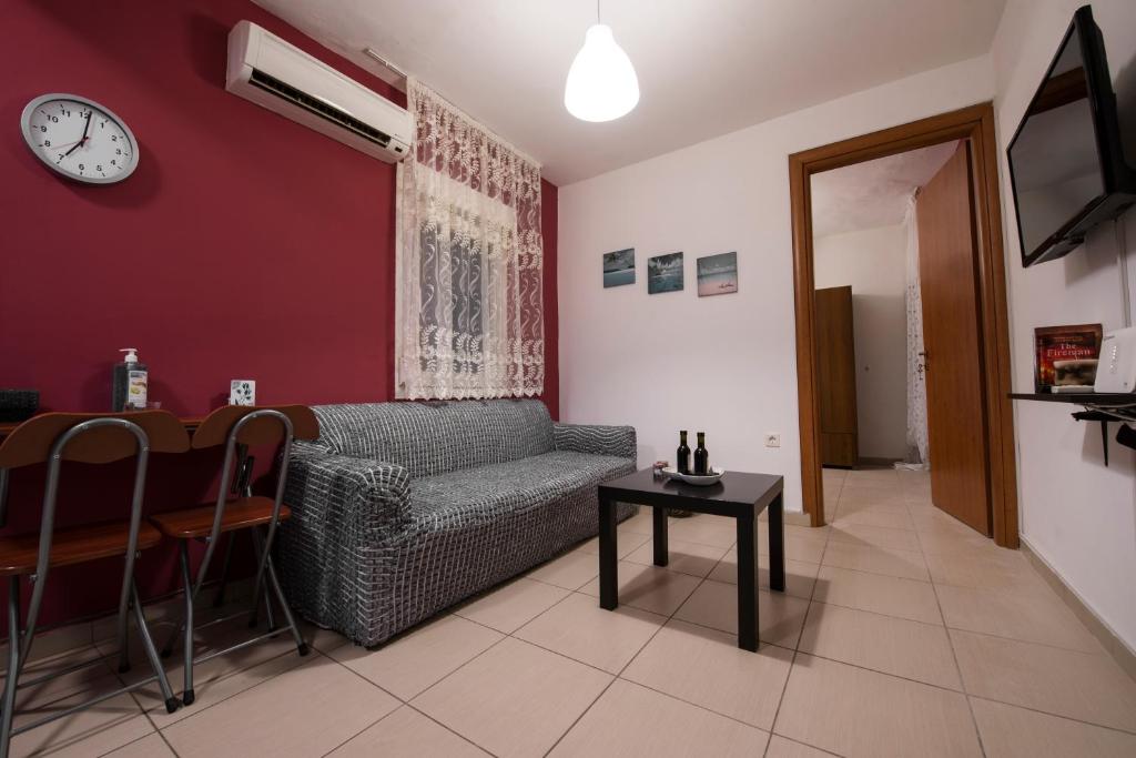 Alexandros Inn - Housity