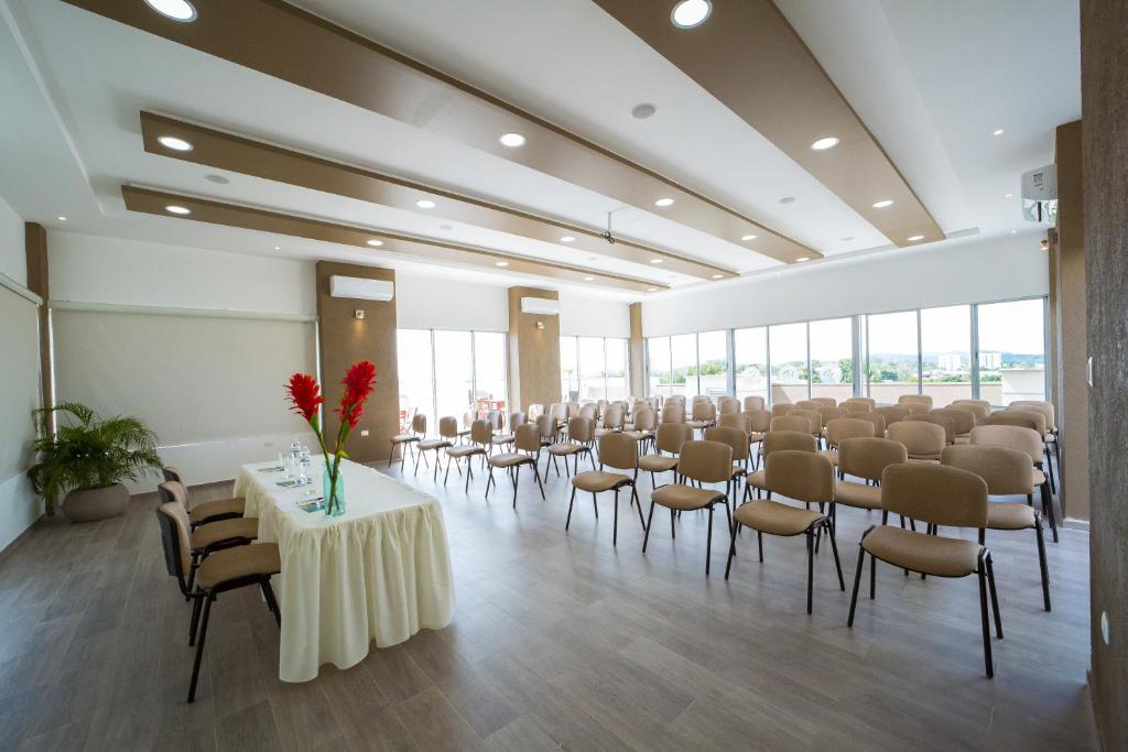 Restaurace v ubytování Hotel Ribera Sinu