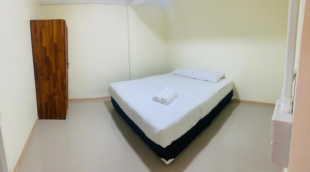 Postel nebo postele na pokoji v ubytování บ้านพิชชา ที่พักใจกลางเมืองปราณบุรี