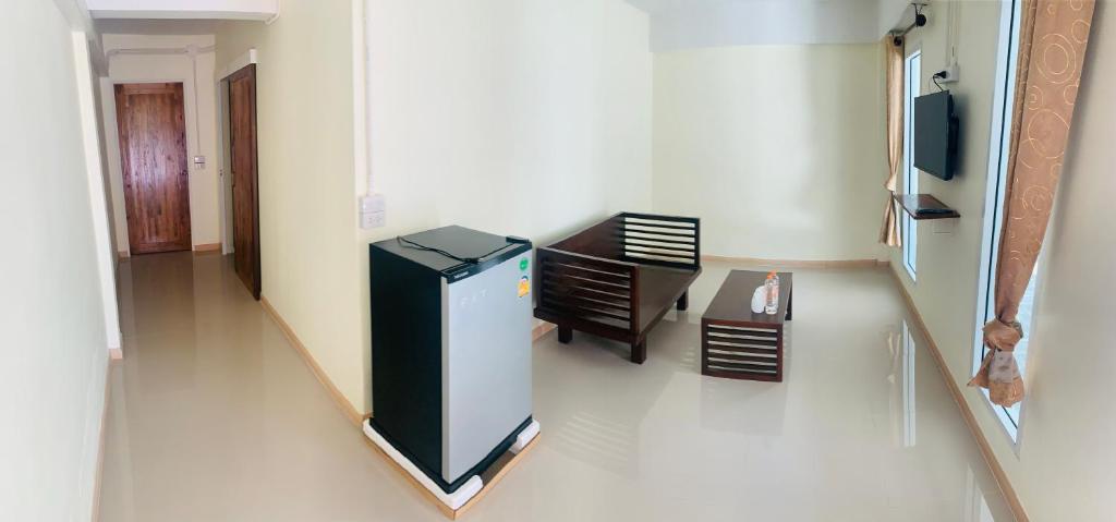 TV a/nebo společenská místnost v ubytování บ้านพิชชา ที่พักใจกลางเมืองปราณบุรี