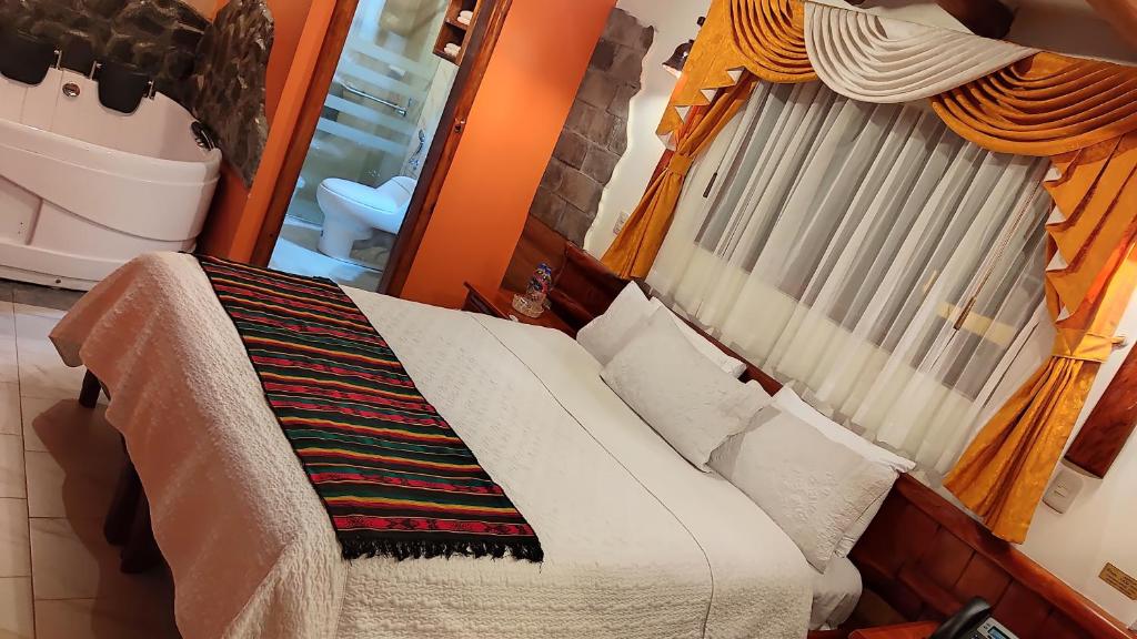 Postel nebo postele na pokoji v ubytování Hotel Maderanegra By Huasicama