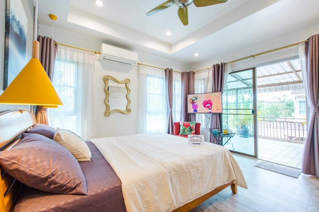 a bedroom with a bed and a large window at Cozy House in Hua Hin, Thailand in Hua Hin