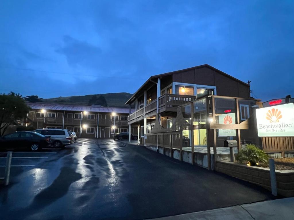 a parking lot in front of a building at night at Beachwalker Inn Cayucos in Cayucos