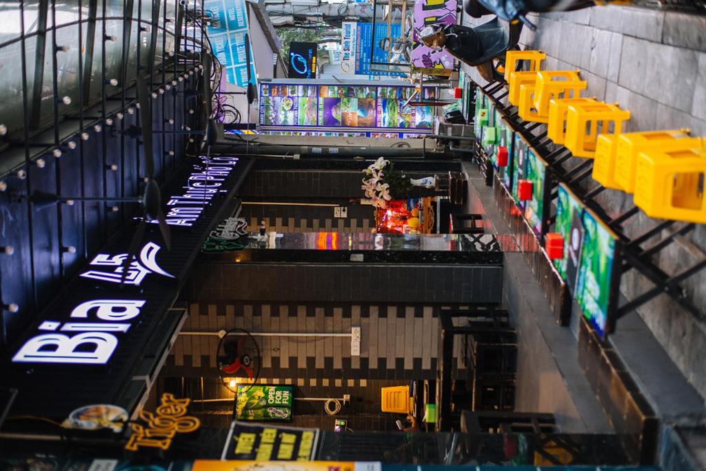 Supermarket nebo jiné obchody v  hotelu nebo okolí