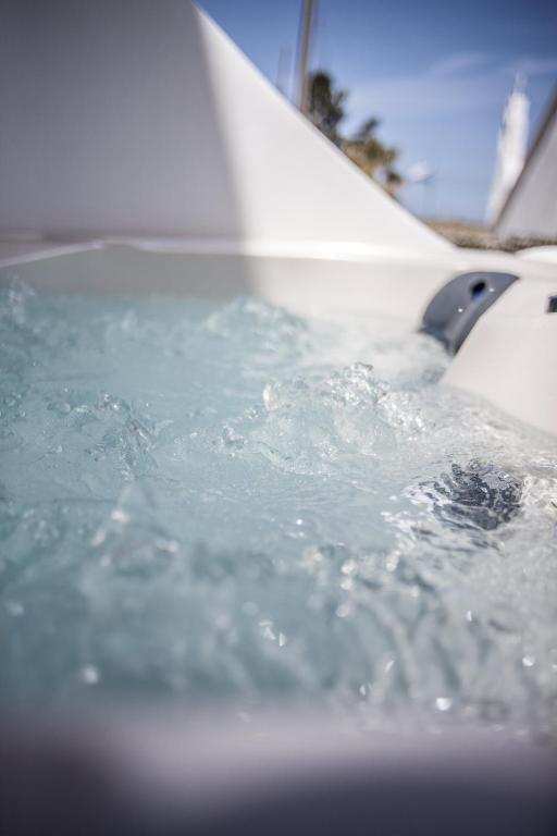 Piscina di Villa Galaxy Santorini o nelle vicinanze