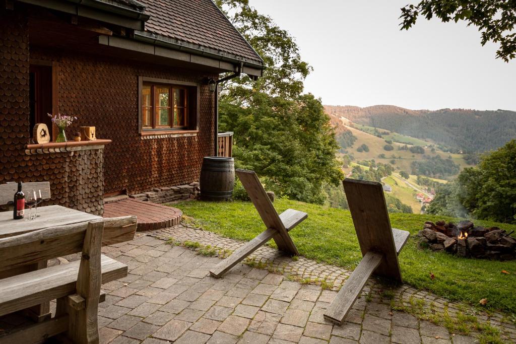 a patio with a table and chairs in front of a house at Chalet Abnona in Wieden