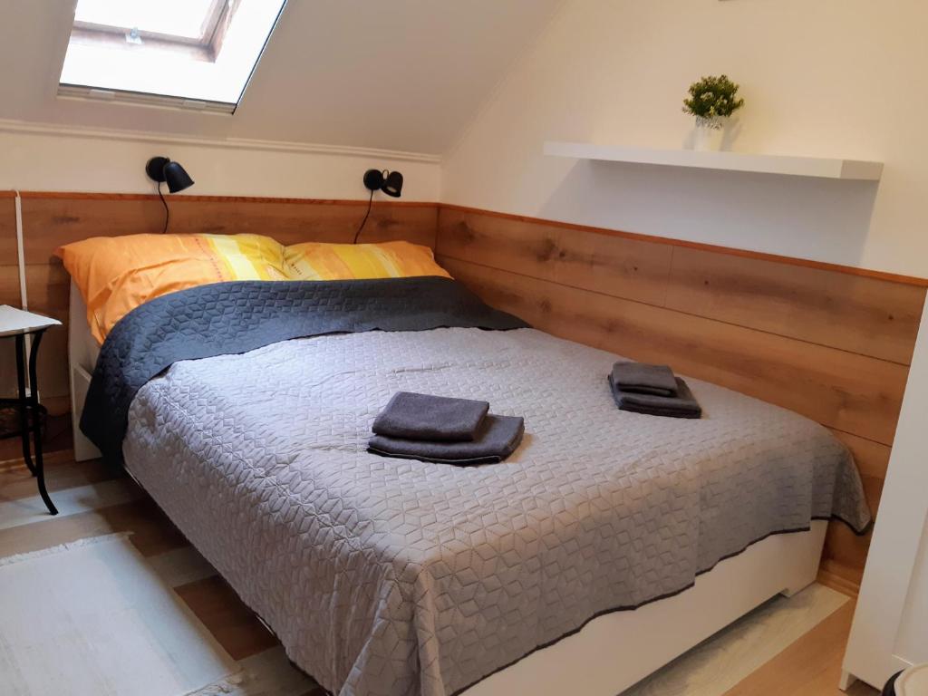 Łóżko lub łóżka w pokoju w obiekcie Holiday Home Balatonszárszó